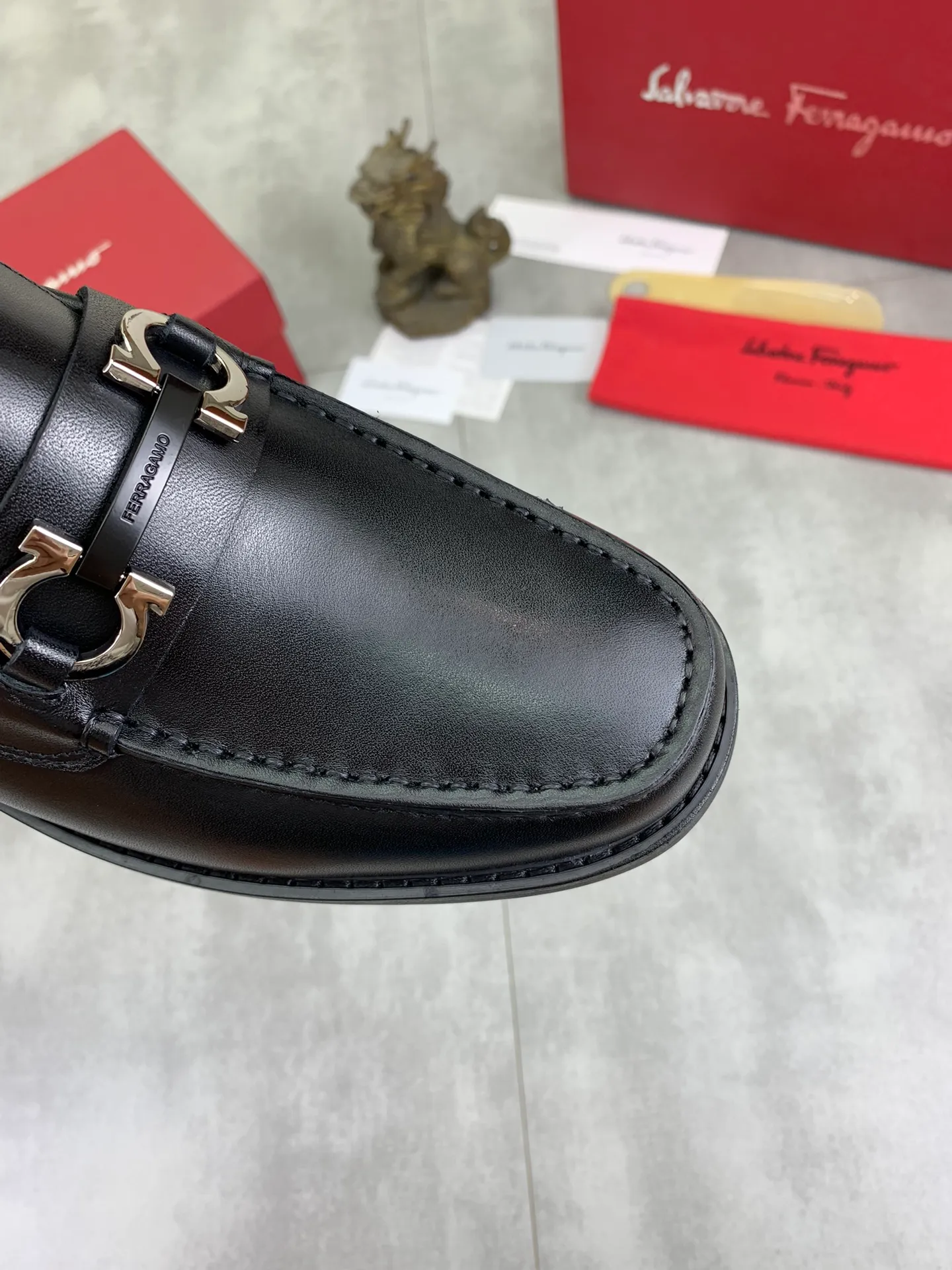 Men's Men's Shoes 💰P460💰[New Style] Water-dyed Niuli 🆘[Salvatore Ferragamo] Ferragamo's latest casual business leather shoes for men! Available at counters simultaneously! The fabric is made of specially imported original calfskin, the lining is made of imported water-dyed cowhide, and the original combination outsole is absolutely luxurious and leads the fashion trend. Matching code: 38-45; 3️⃣ colors available